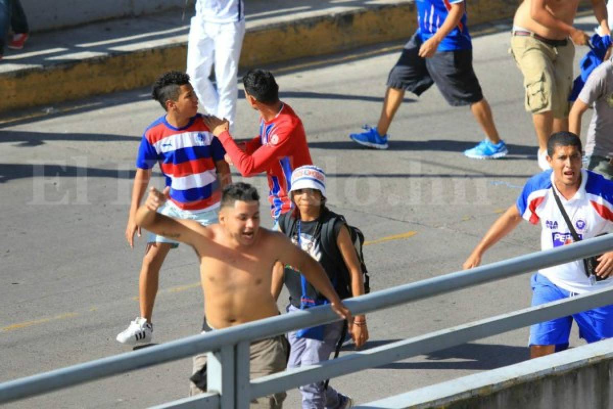 Barras de Olimpia y Motagua arman el caos en el Nacional