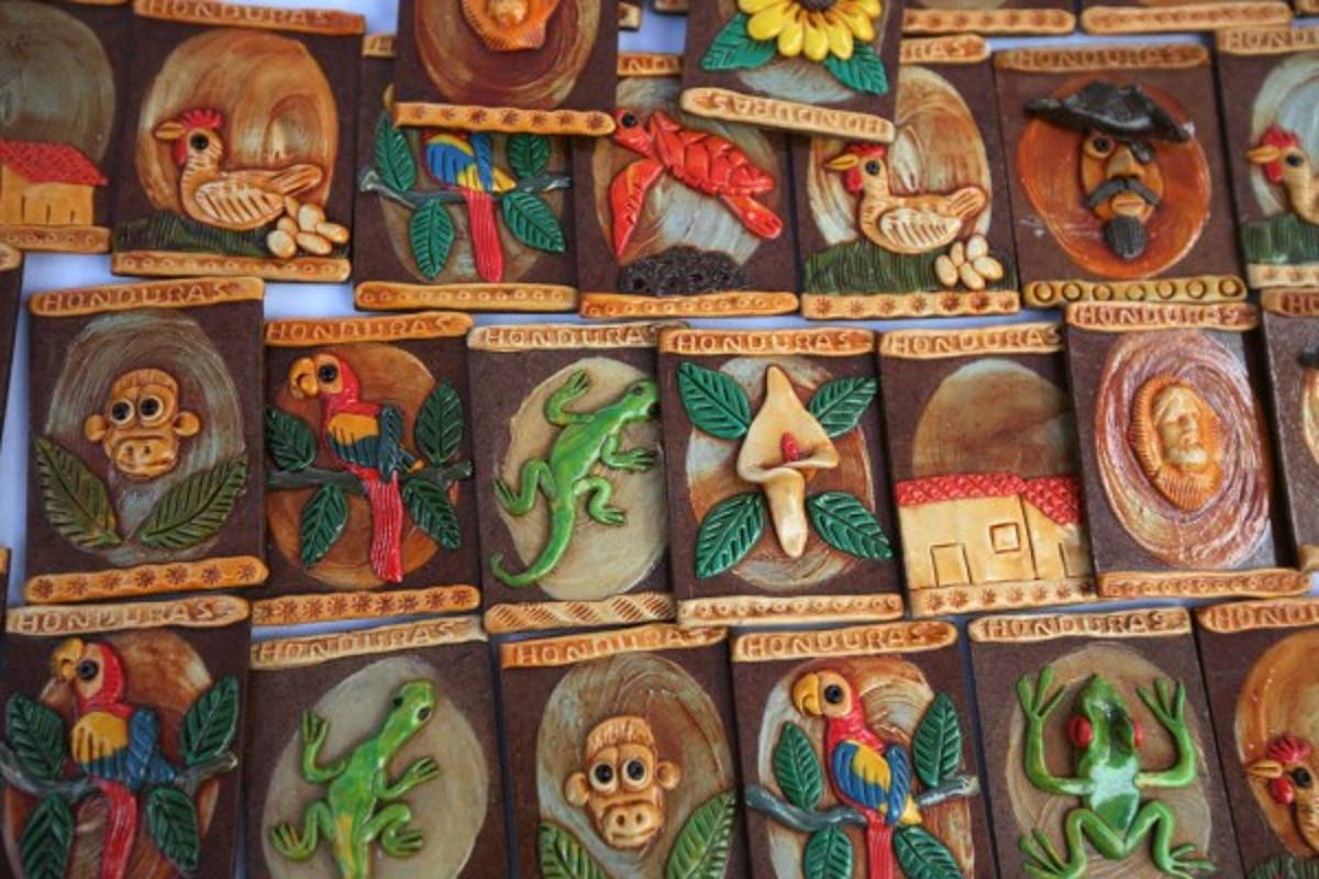 Honduras: Arte lenca engalana Parque Central de Tegucigalpa