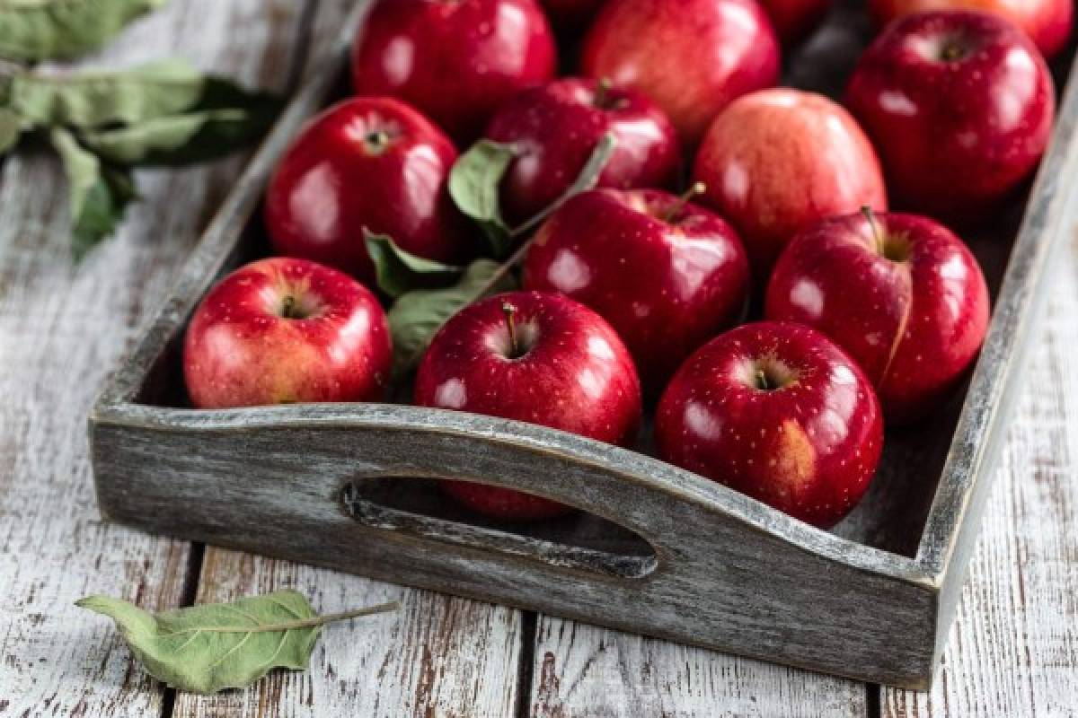 Las manzanas son frutas que las puede encontrar durante todo el año, lo que convierte a este postre perfecto para cualquier temporada.