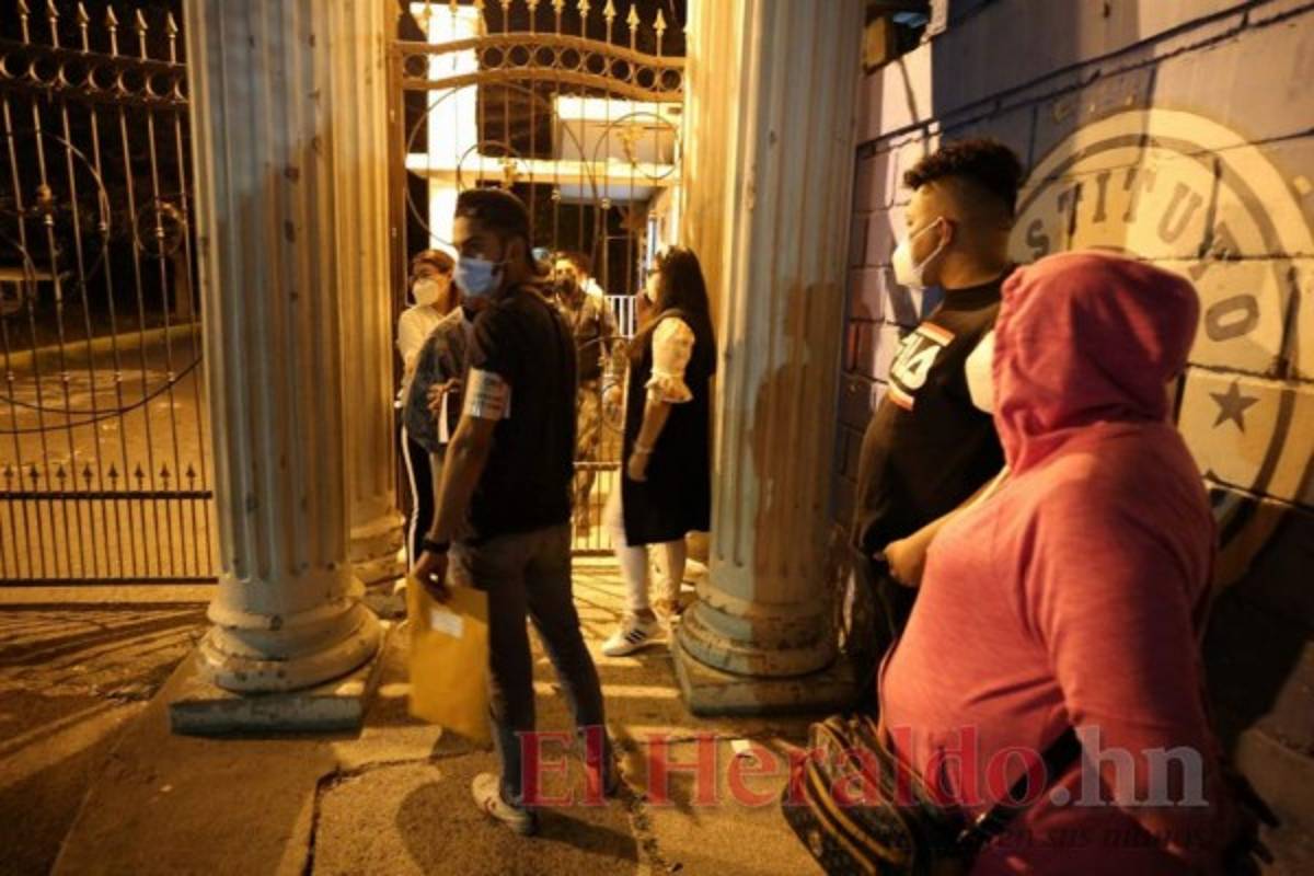 Con mascarillas y medidas de bioseguridad se desarrollan atípicas elecciones primarias (Fotos)