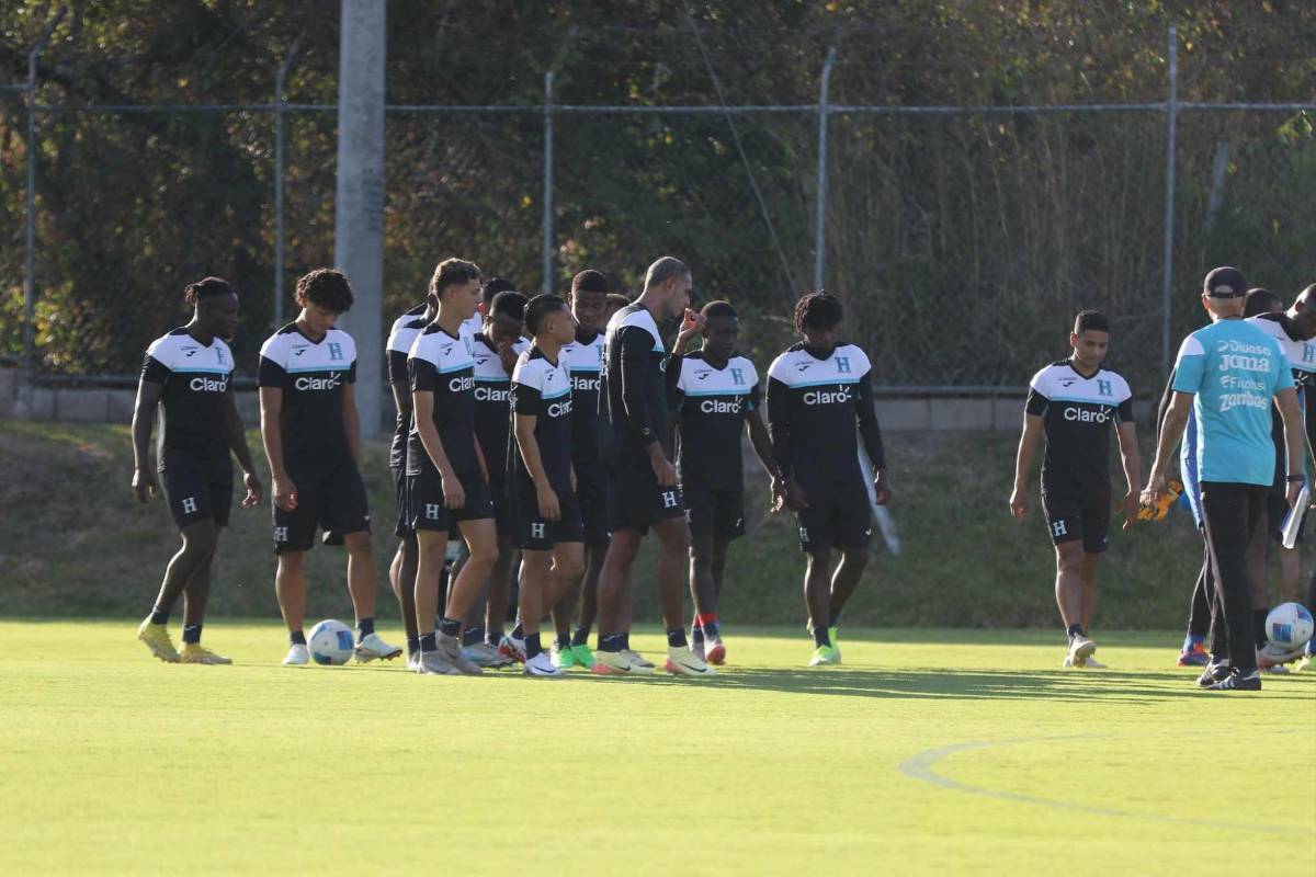 Caras nuevas, visita sorpresa y gran ambiente en primer entreno de la Selección de Honduras
