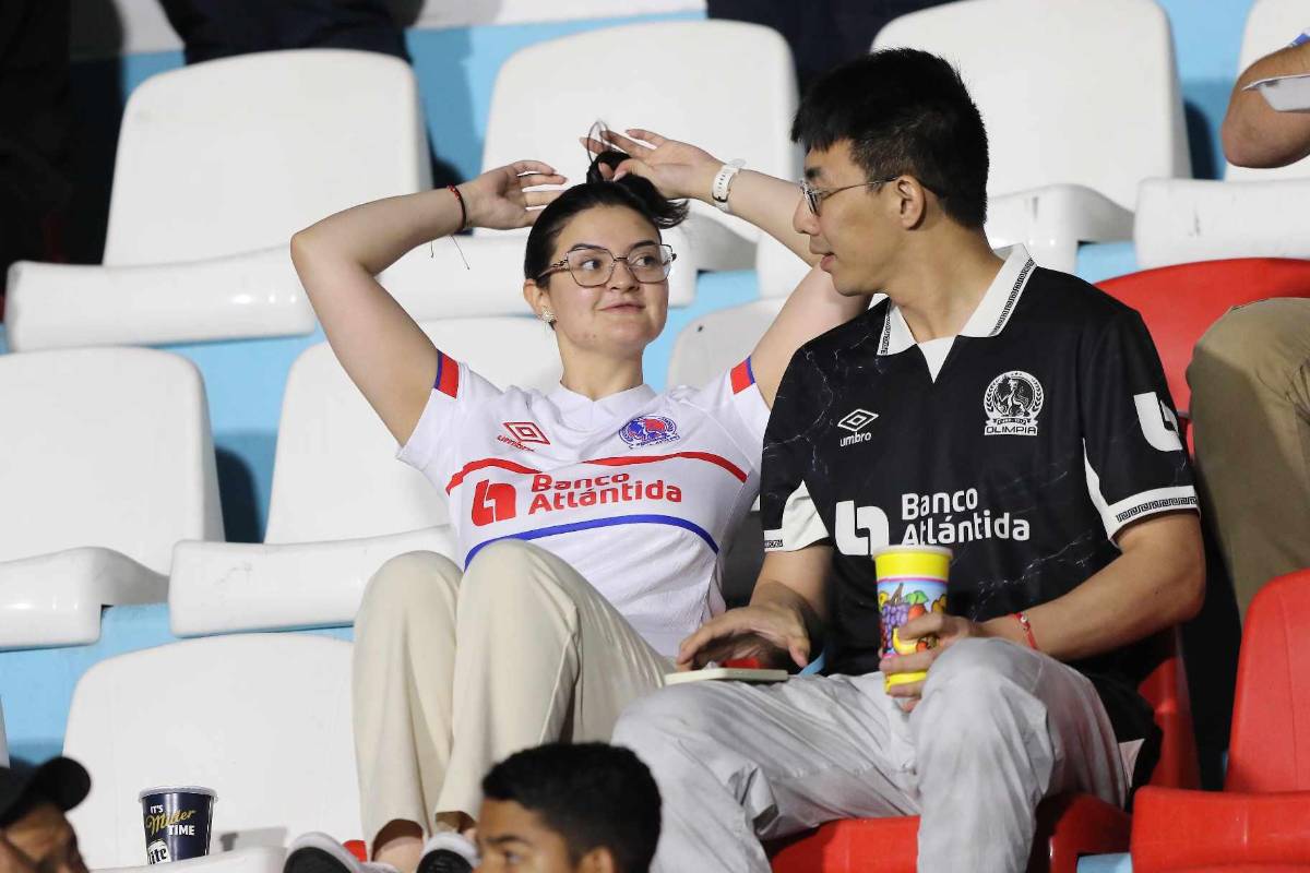 En fotos: Ambiente de fiesta viven aficionados que llegaron a apoyar a la Selección de Honduras