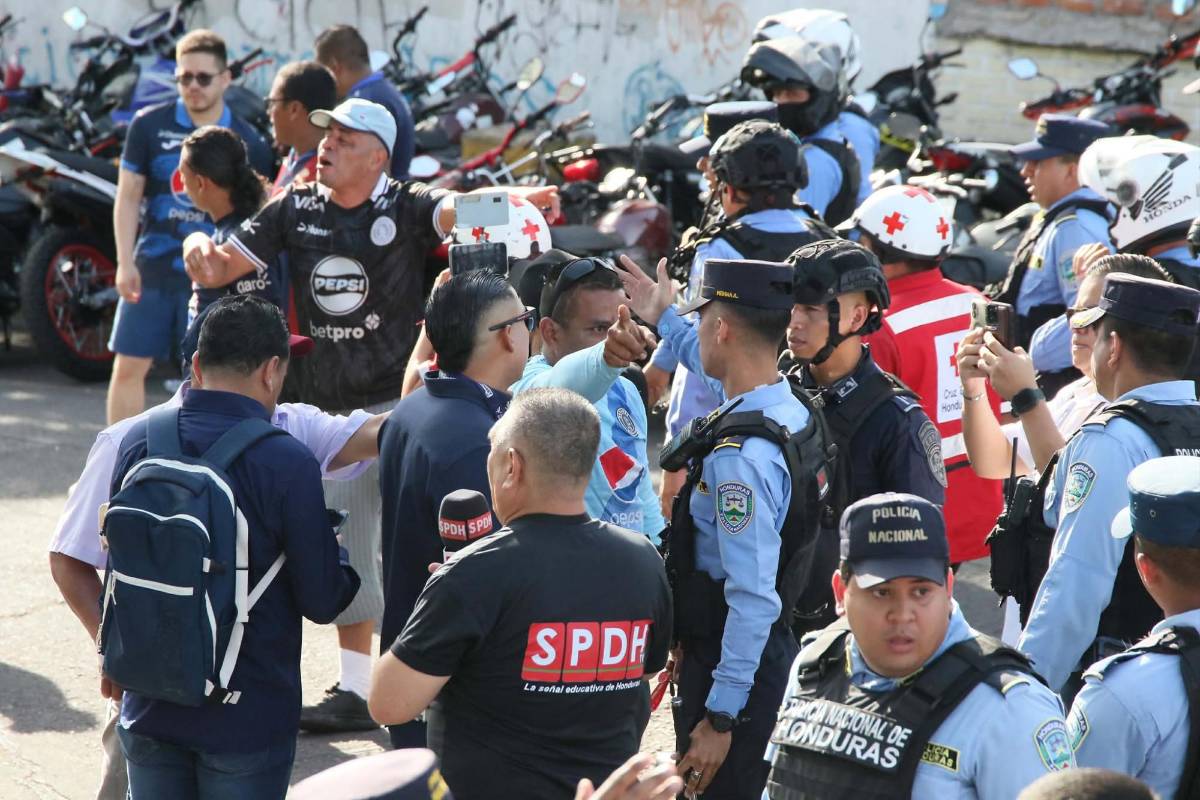 En fotos: Heridos, disparos y un caos total en las afueras del Nacional previo al Motagua vs Olimpia