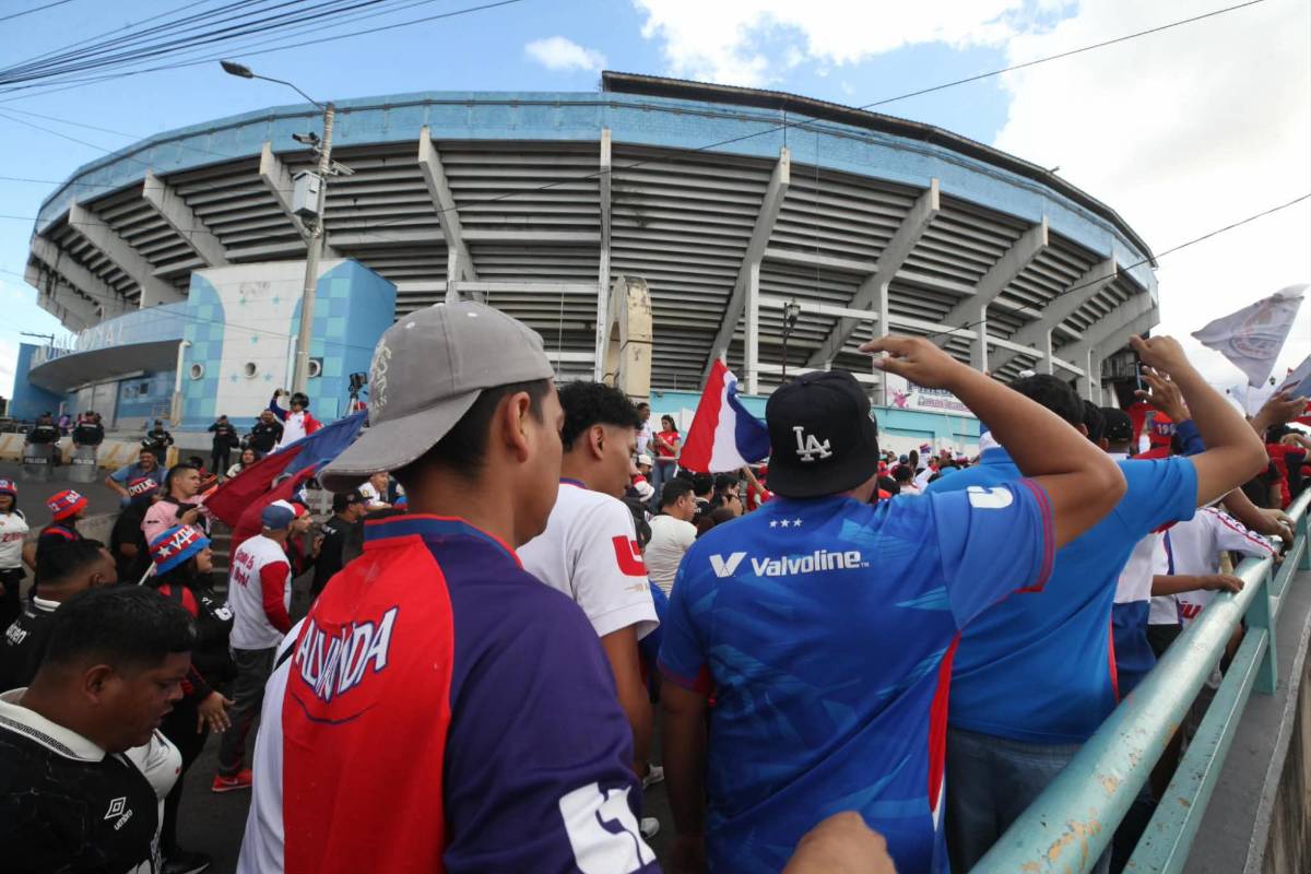 Así fue la llegada de la Ultra Fiel al estadio Nacional para partido de Olimpia ante Real España