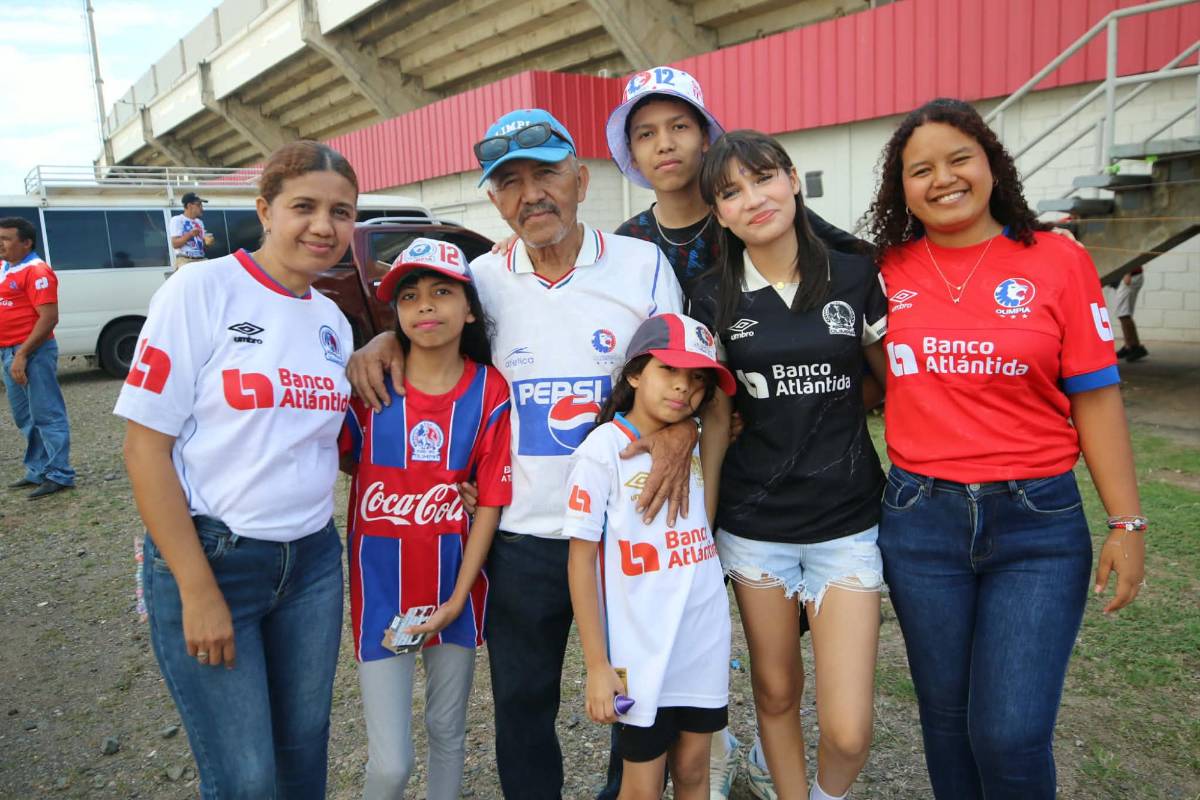 Aficionados sorprenden a Espinel, jugada de VAR de policía y la belleza de Comayagua