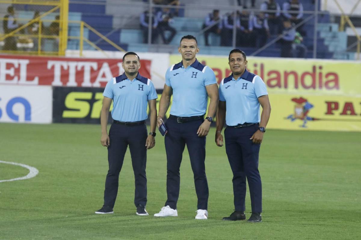 Aficionada enamora, show de las barras y ¿llegó Lavallén?: Ambiente previo al Marathón vs Olimpia