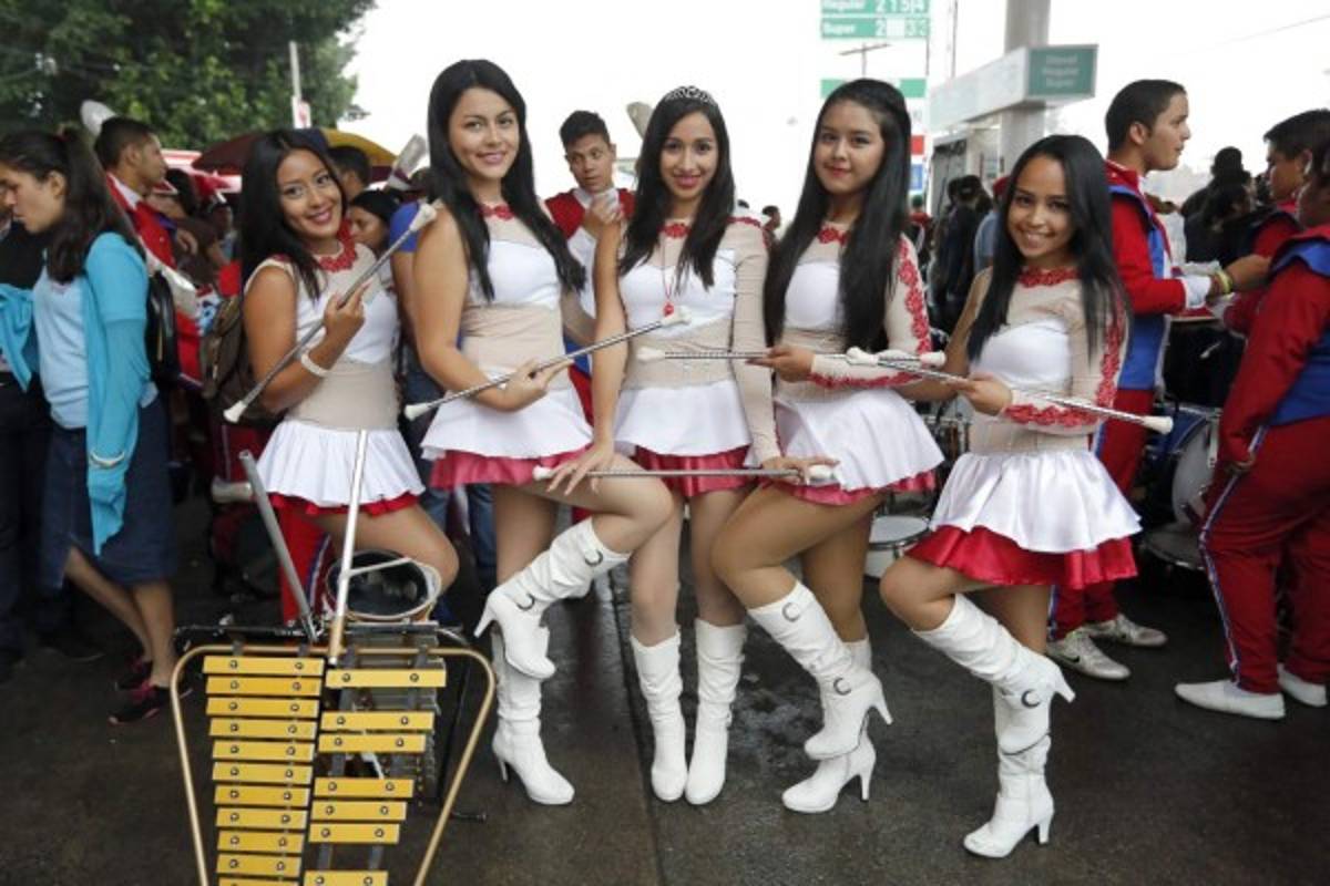 La capital retumbó con 12 horas continuas de carnaval