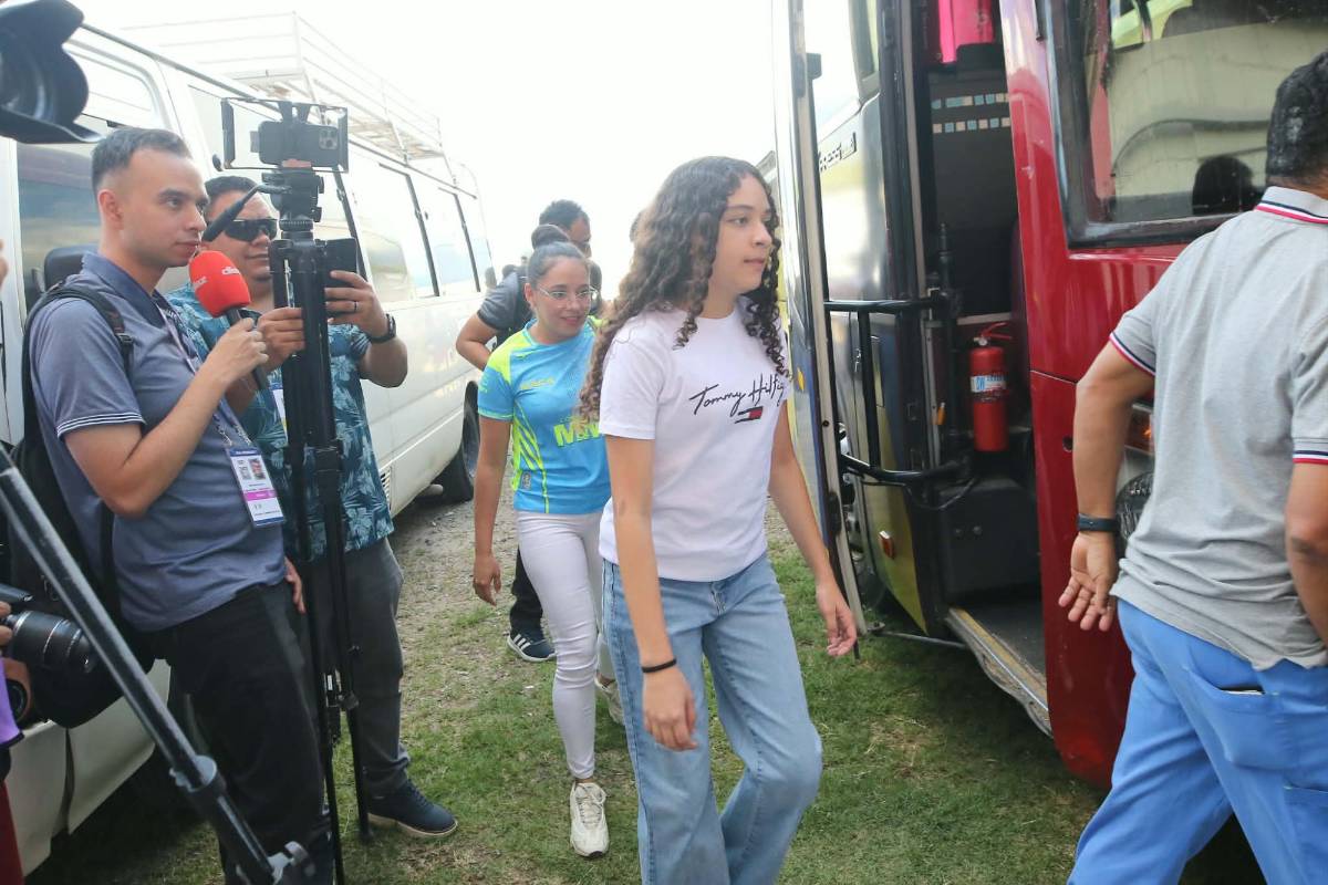 Aficionados sorprenden a Espinel, jugada de VAR de policía y la belleza de Comayagua