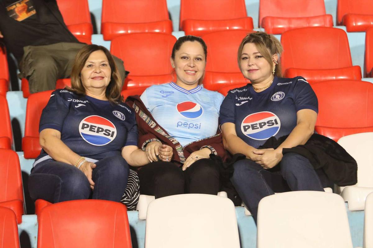 Diego Vázquez en el estadio pese a castigo, fichaje de Motagua y Laura Meza sorprendieron Diego Vázquez en el estadio pese a castigo, fichaje de Motagua y Laura Meza sorprendieron