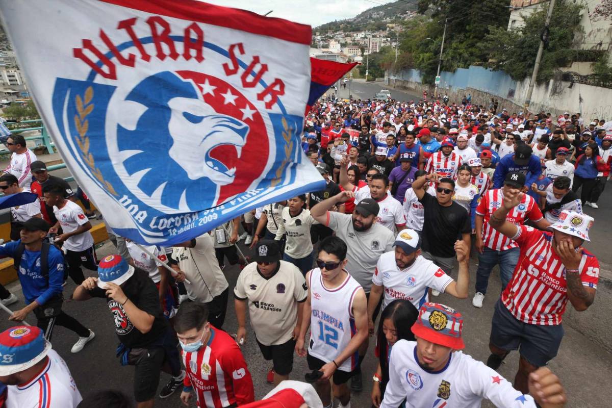 ¡Fiesta total! Así llegaron las barras de Olimpia y Marathón al estadio Nacional