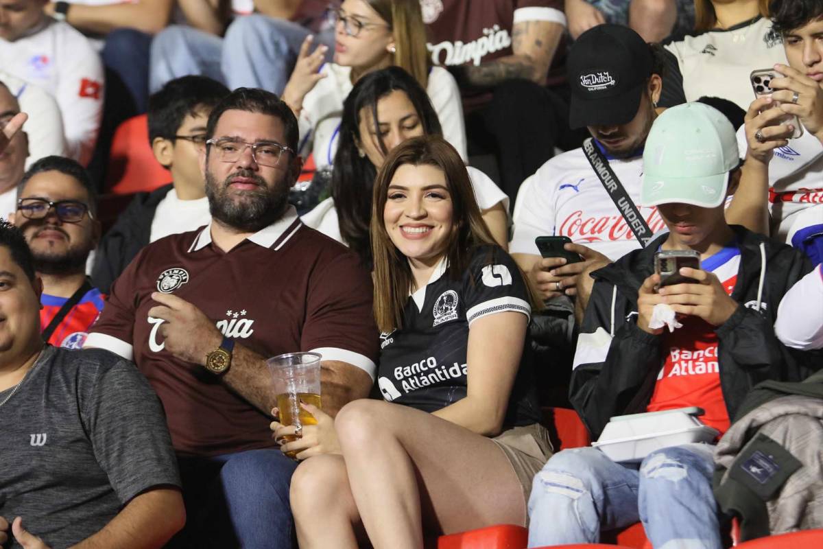 ¡Fue una pasarela! Las bellas chicas que encendieron la previa del Olimpia vs Alajuelense