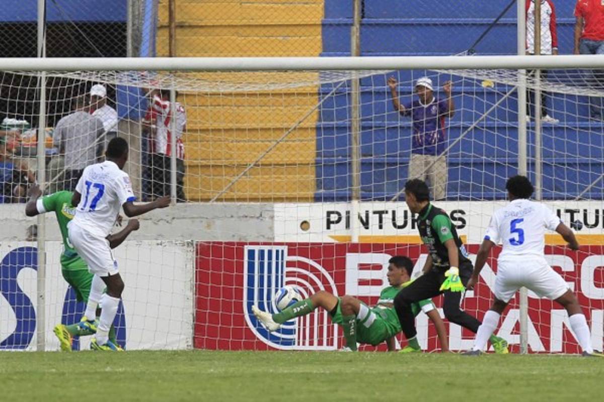 Olimpia humilla a Platense y es nuevo líder