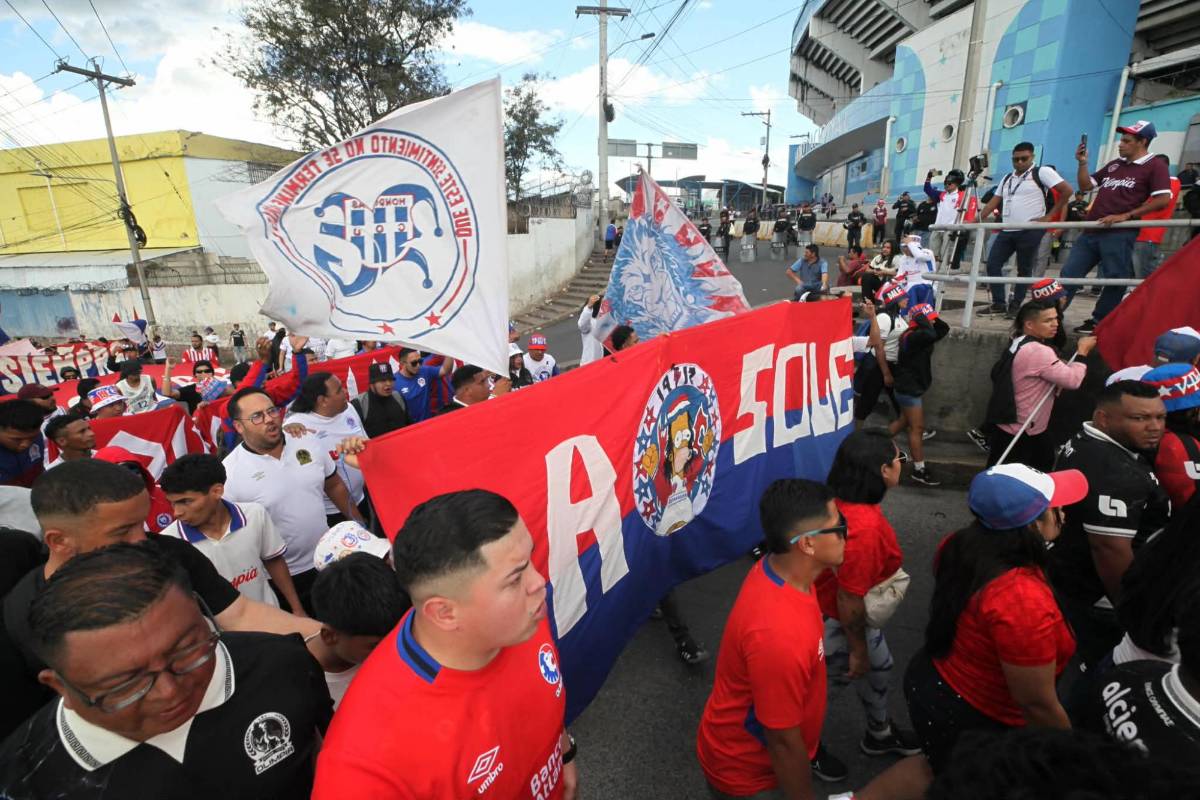 Así fue la llegada de la Ultra Fiel al estadio Nacional para partido de Olimpia ante Real España