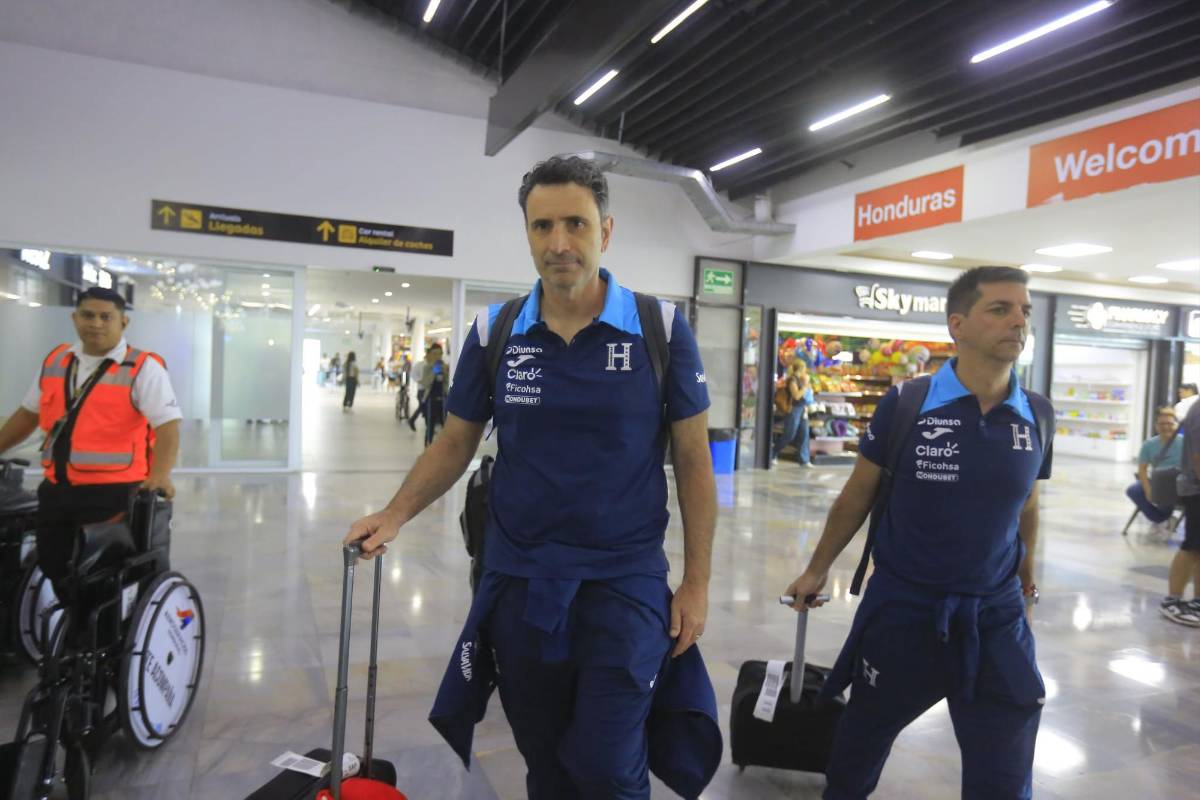 Entre abrazos y fotos; así fue la salida de la selección de Honduras rumbo a España