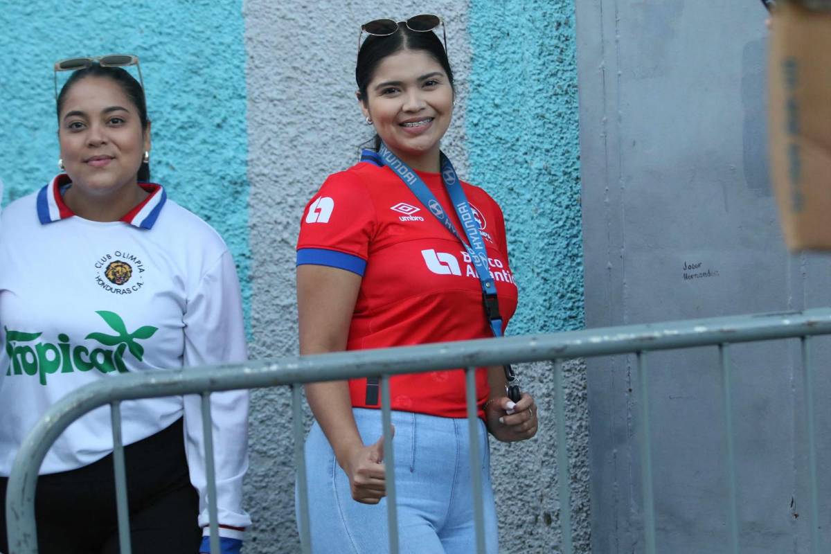 ¡Fue una pasarela! Las bellas chicas que encendieron la previa del Olimpia vs Alajuelense