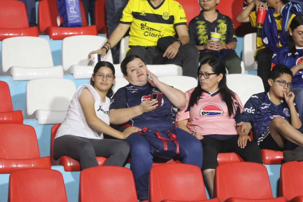 Llegó un campeón, sorpresa de la ´Revo´ y bonito ambiente previo al Motagua vs Real España