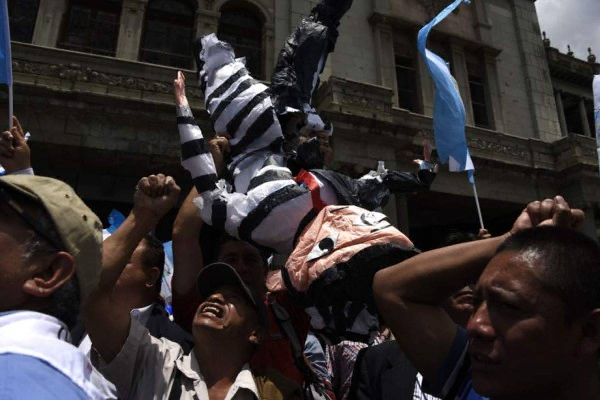 Pugna con jefe antimafias de ONU arrincona a presidente de Guatemala 