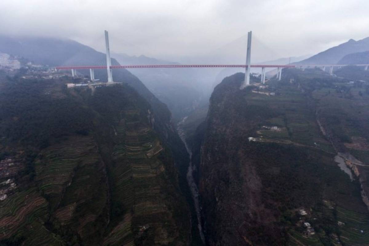 Abre en China el puente más alto del mundo  