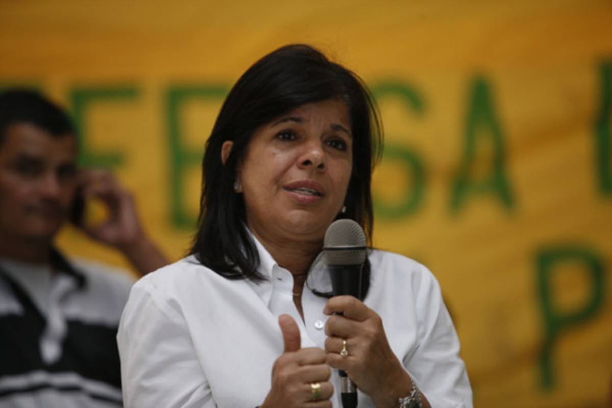 Hermano de Juliette Handal, molesto por la adhesión de la empresaria a Libre