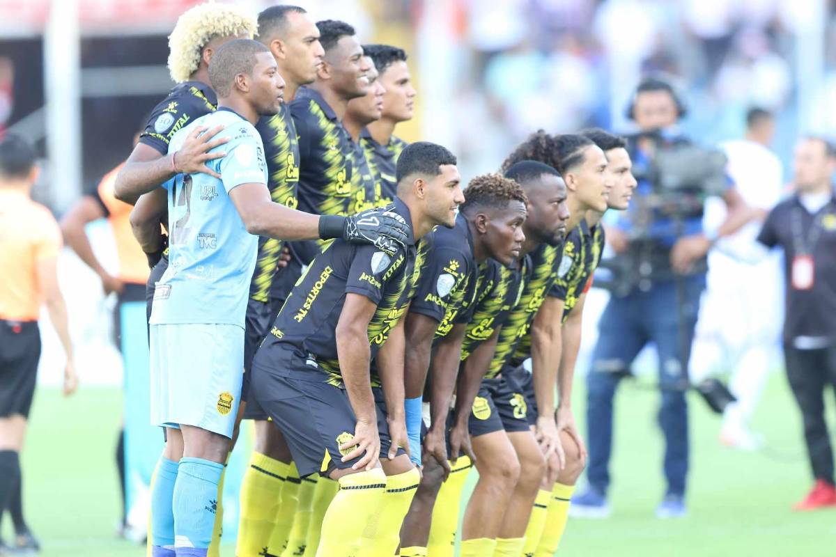 Buba descontrolado, aficionada desmayada, jugador confirma que se va de Olimpia y lágrimas