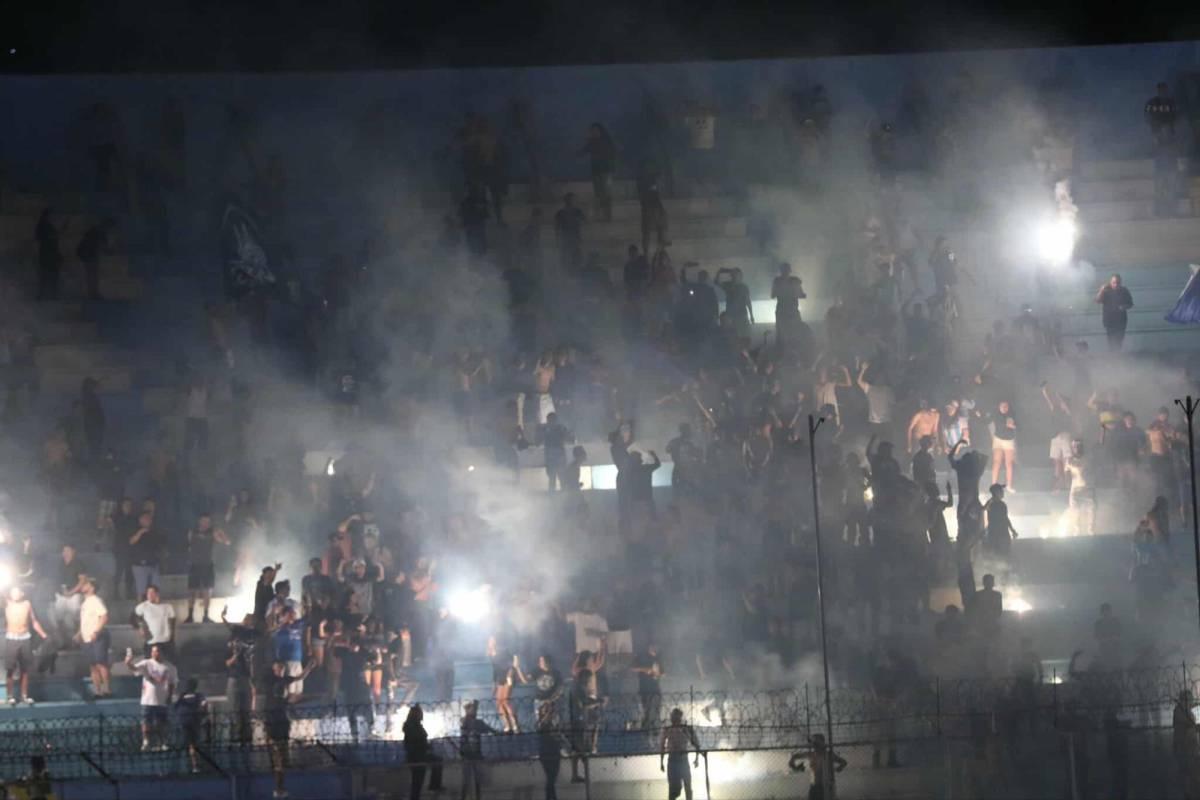 Auzmendi salió en ambulancia, fuerte pelea entre jugadores y show del Droopy en triunfo de Motagua Auzmendi salió en ambulancia, fuerte pelea entre jugadores y show del Droopy en triunfo de Motagua