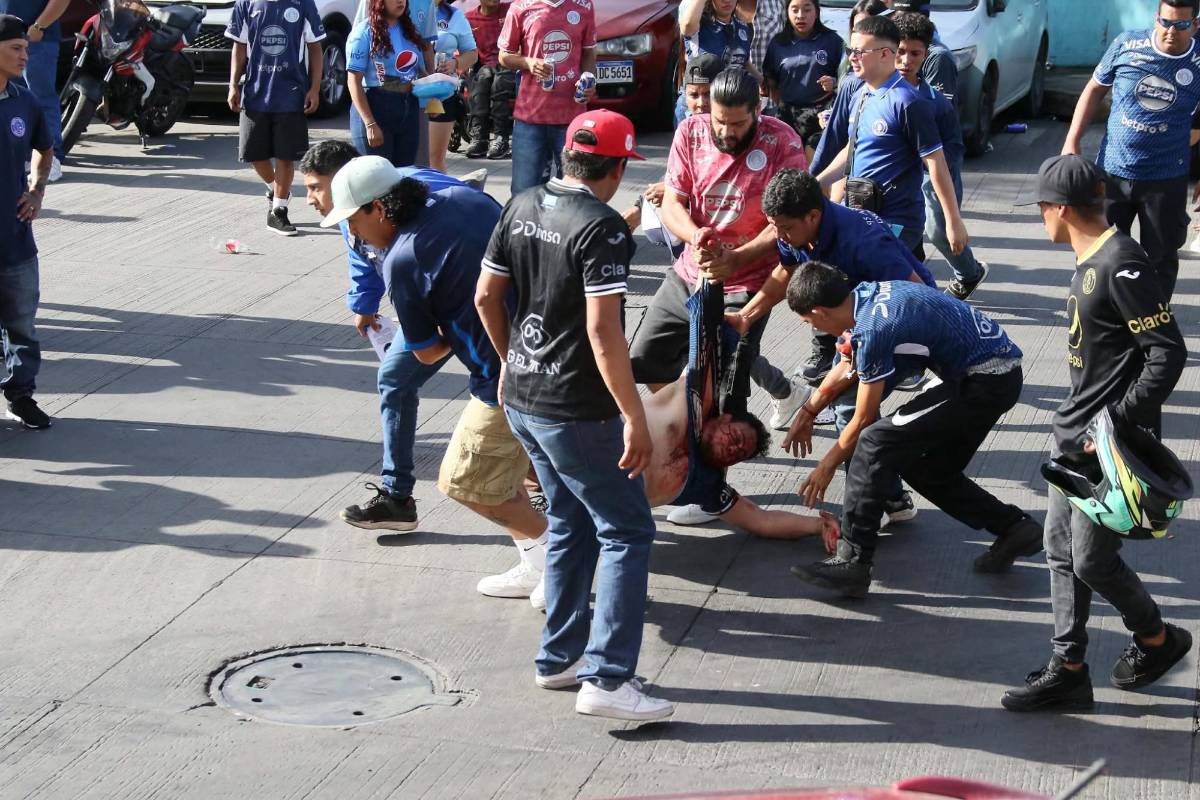 Motivo de la pelea de barras, terror en las afueras del Nacional y Olimpia hace sufrir a Motagua