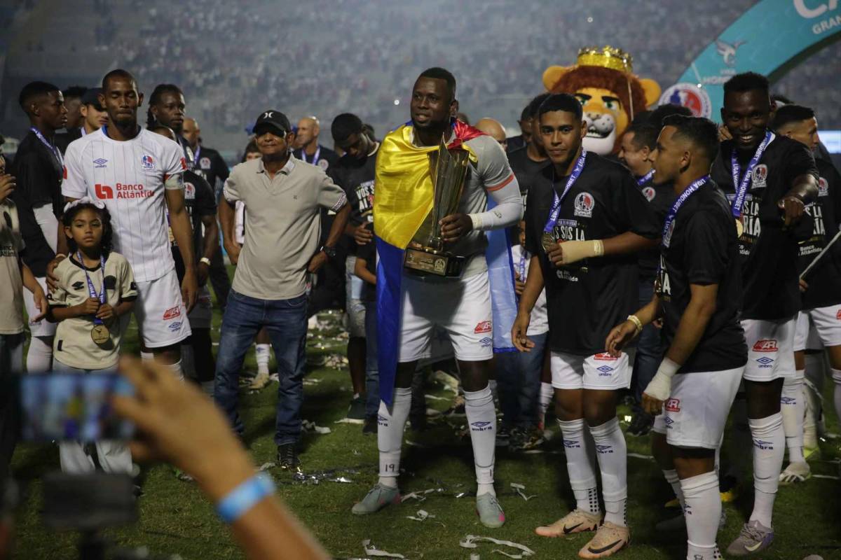 Bengtson levantó la 39: Así celebraron los jugadores de Olimpia el campeonato de Liga Nacional