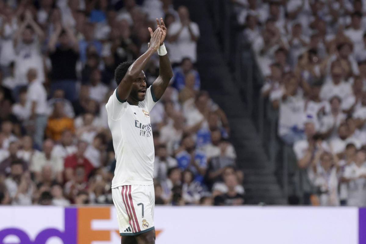 El villano del partido, jugador del Real Madrid sale silbado del Bernabéu y los premiados