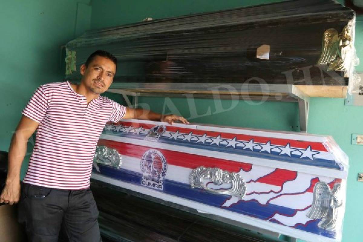 Funeraria en Honduras te garantiza llevar el amor a tu equipo de fútbol a la tumba con exóticos ataúdes
