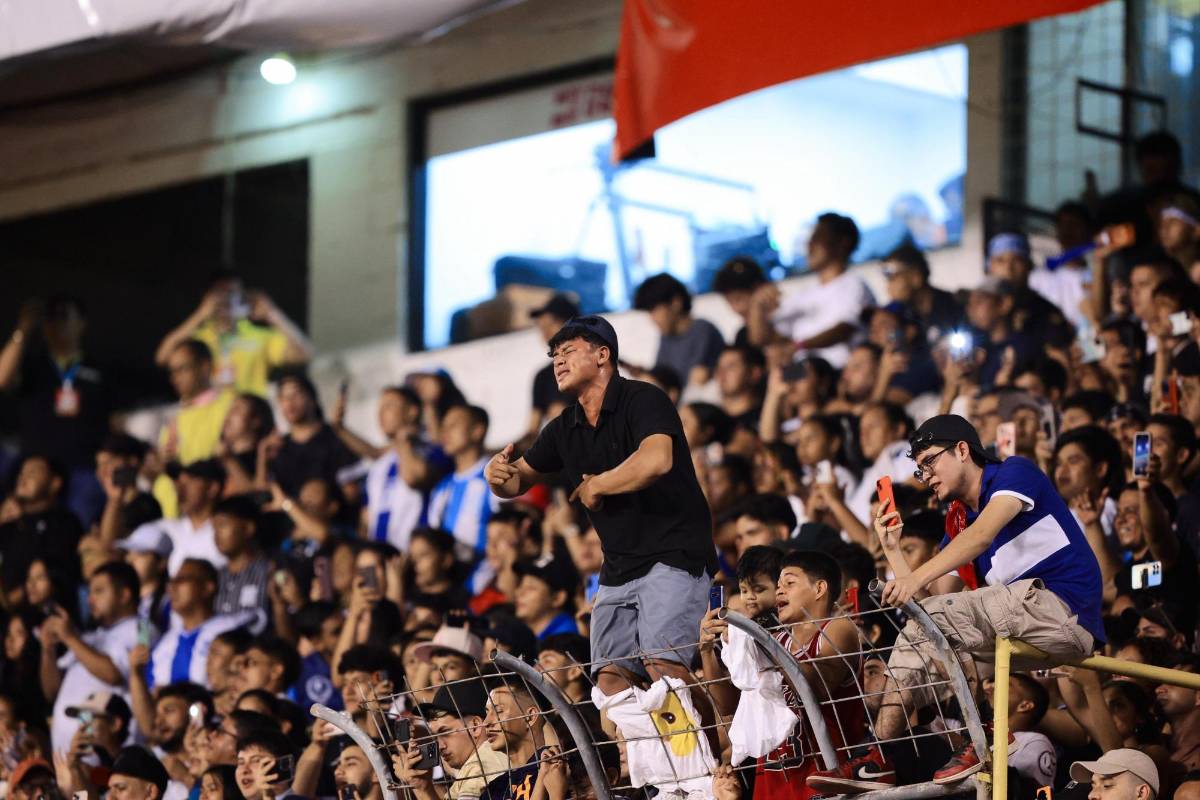 Jon Z hizo vibrar estadio Olímpico de Honduras con sus éxitos en partido de tiktokers