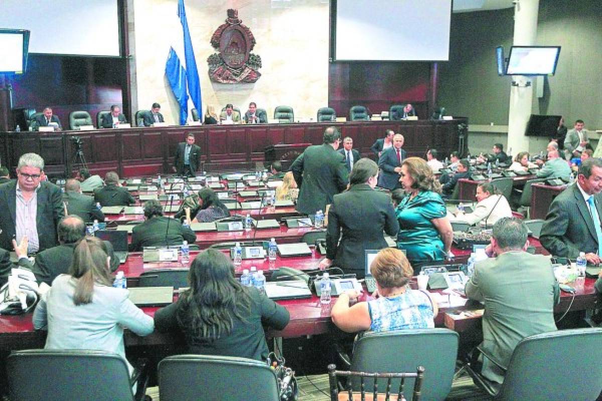 Sin haber trabajado, los 128 diputados del Congreso Nacional de Honduras recibirán salario