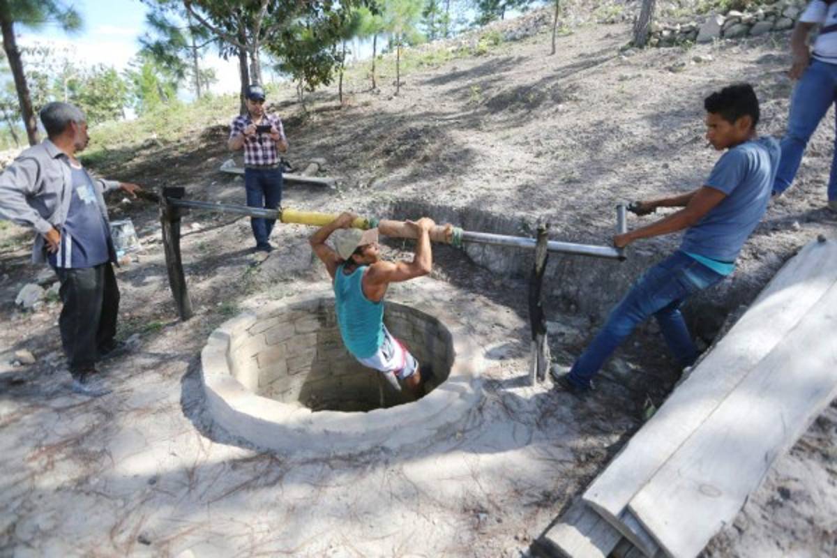 'Joche”, el hombre que desafía las profundidades para buscar agua
