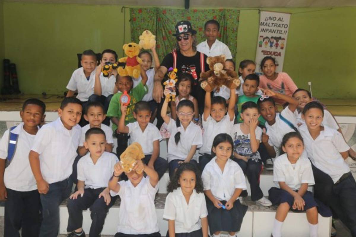 Llegan más juguetes donados por los alumnos del CEB Esteban Mendoza