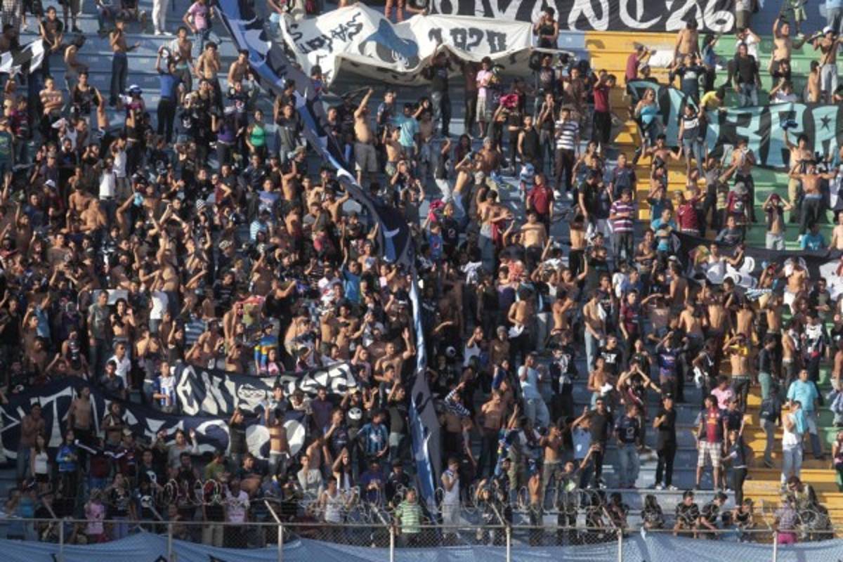 La Liga y la Policía incumplen veto a las hinchadas visitantes...