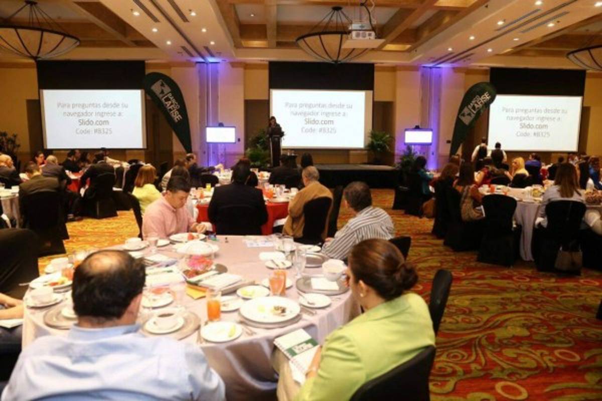 Más de 100 personas entendidas en el tema llegaron hasta el Hotel Intercontinental para escuchar la conferencia magistral del especialista Arturo Cruz. Foto: Emilio Flores/EL HERALDO.