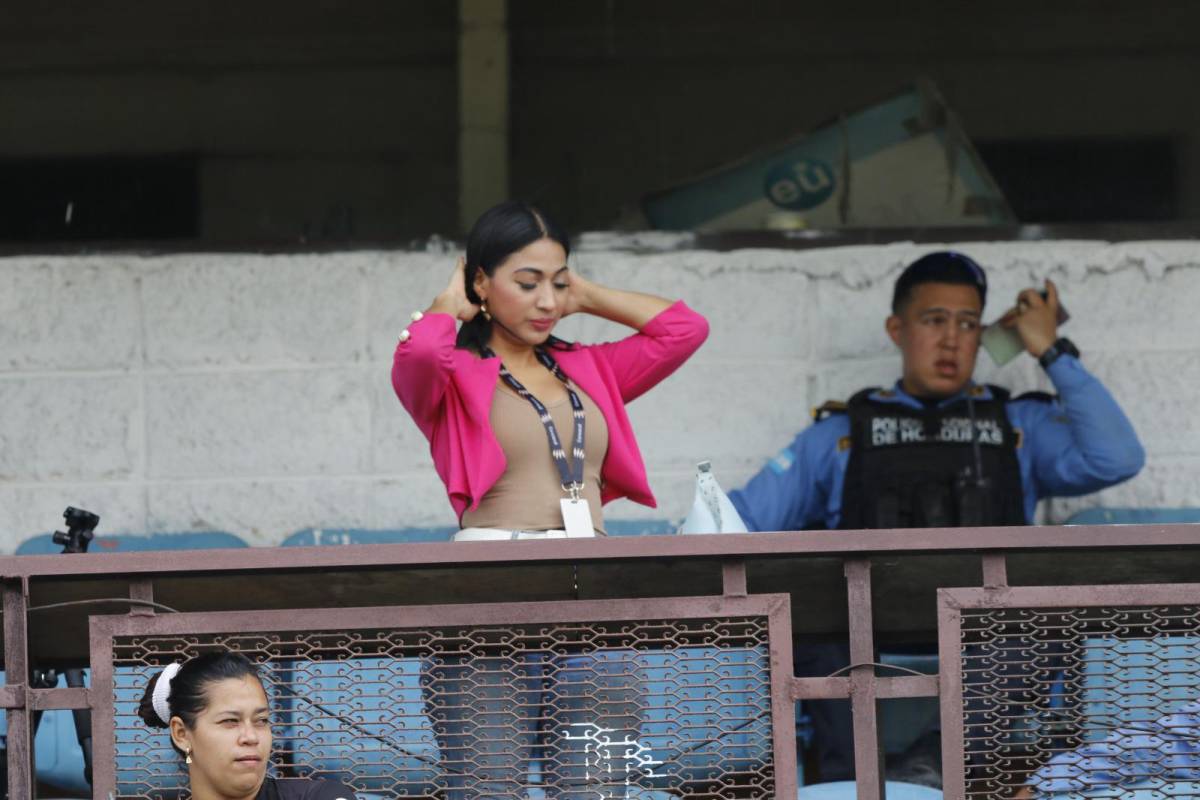 ¿Quién es? La bella periodista que se robó los suspiros y la belleza que llegó al Olímpico ¿Quién es? La bella periodista que se robó los suspiros y la belleza que llegó al Olímpico