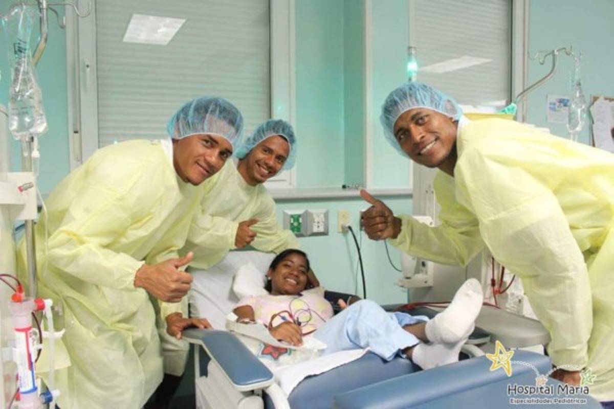 Olimpistas alegran a niños y niñas del Hospital María