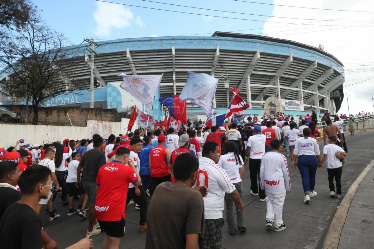 Así fue la llegada de la Ultra Fiel al estadio Nacional para partido de Olimpia ante Real España