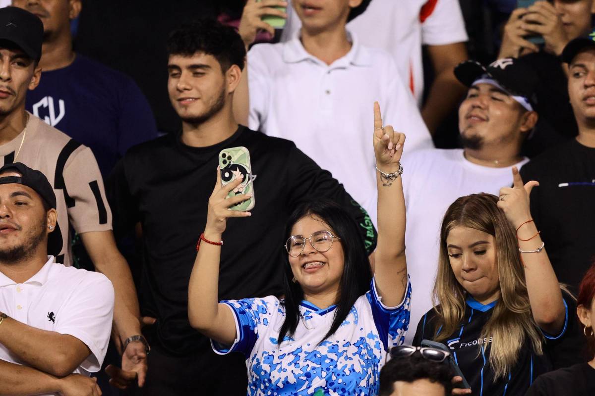 Jon Z hizo vibrar estadio Olímpico de Honduras con sus éxitos en partido de tiktokers
