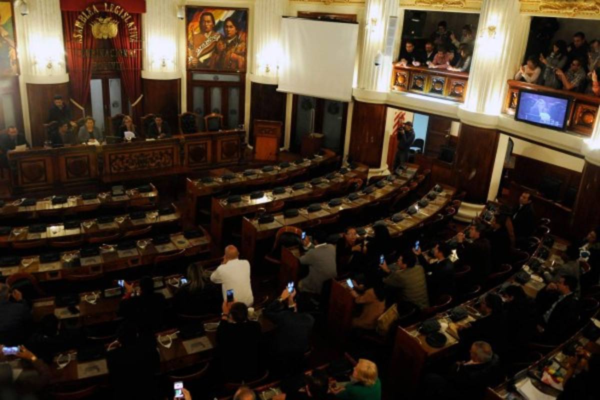 Jeanine Añez se autoproclama presidenta interina de Bolivia