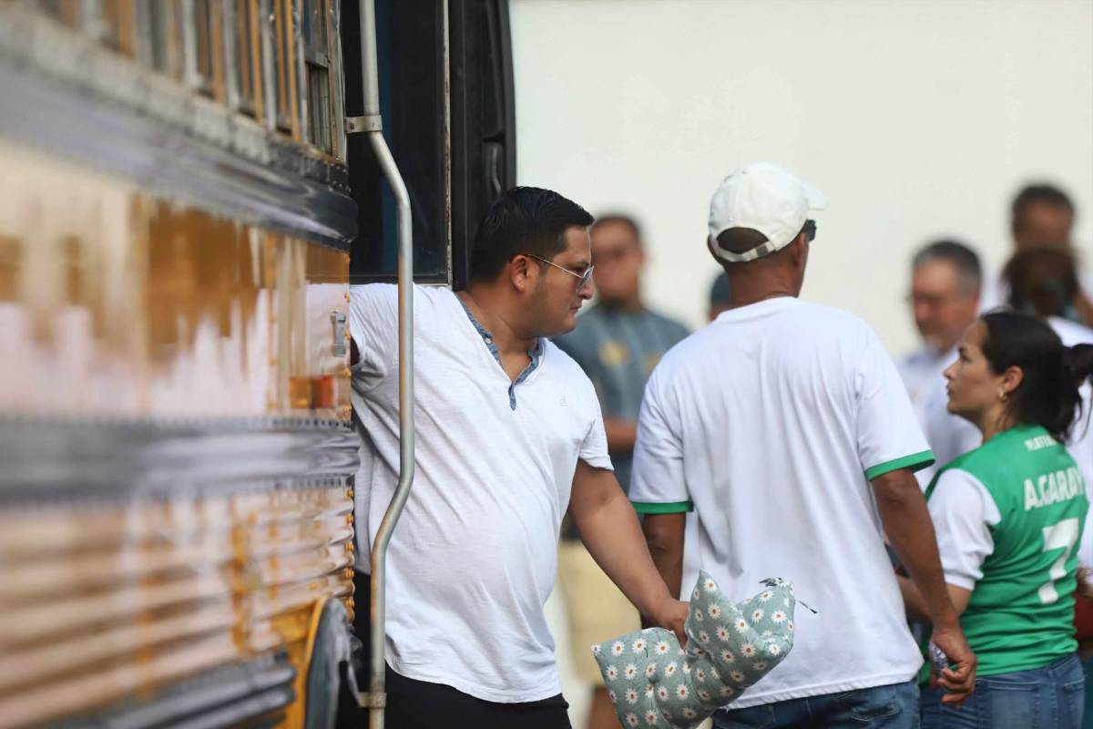Pomponera de los tiktokers sorprende: El ambiente previo al partido entre Platense y CD Choloma