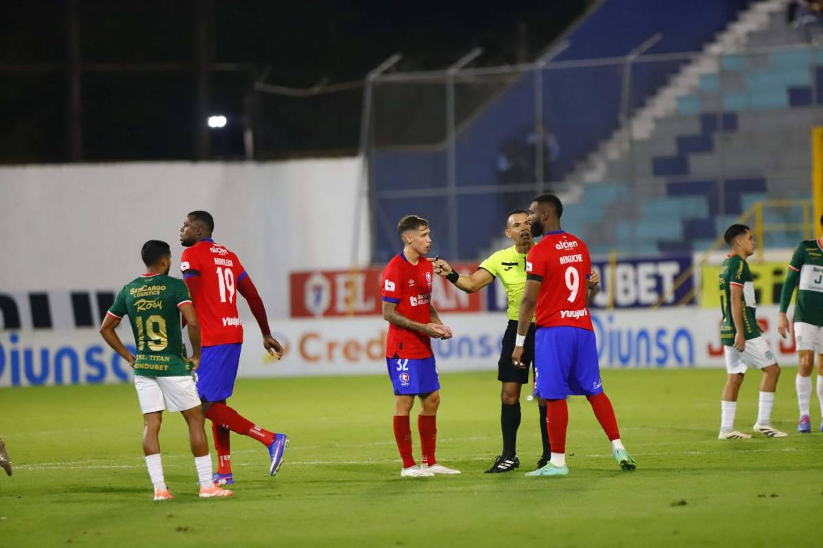 Quebraron vidrios, bronca con el rival y tristeza: Las imágenes de la eliminación de Olimpia en Liga Nacional