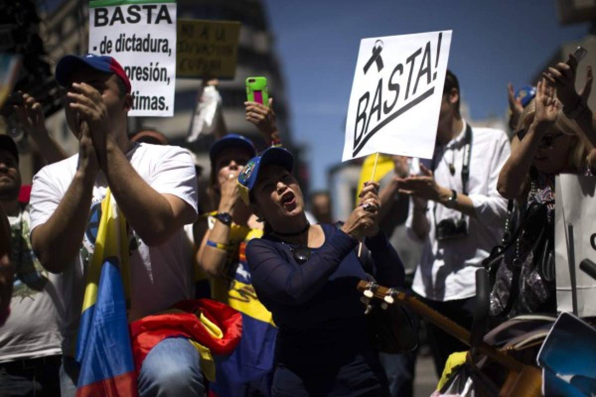 Cientos de venezolanos manifiestan en Madrid contra el gobierno de Nicolás Maduro