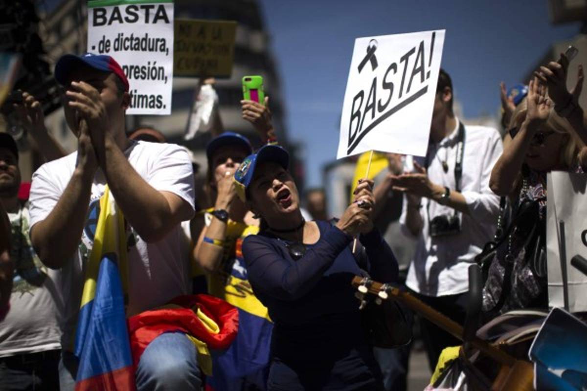 Cientos de venezolanos manifiestan en Madrid contra el gobierno de Nicolás Maduro