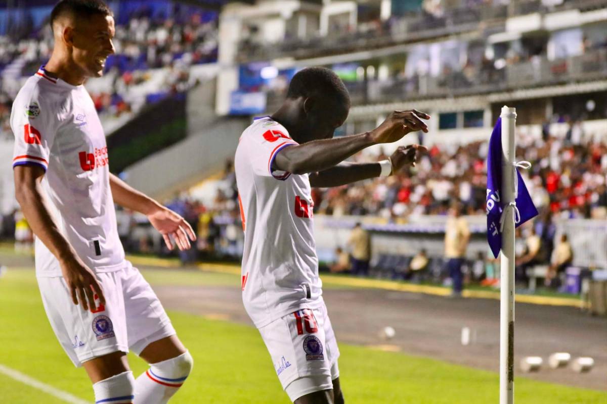 Olimpia humilla a Motagua, jugador sale herido, visita especial y sorprende lo que hicieron los DT