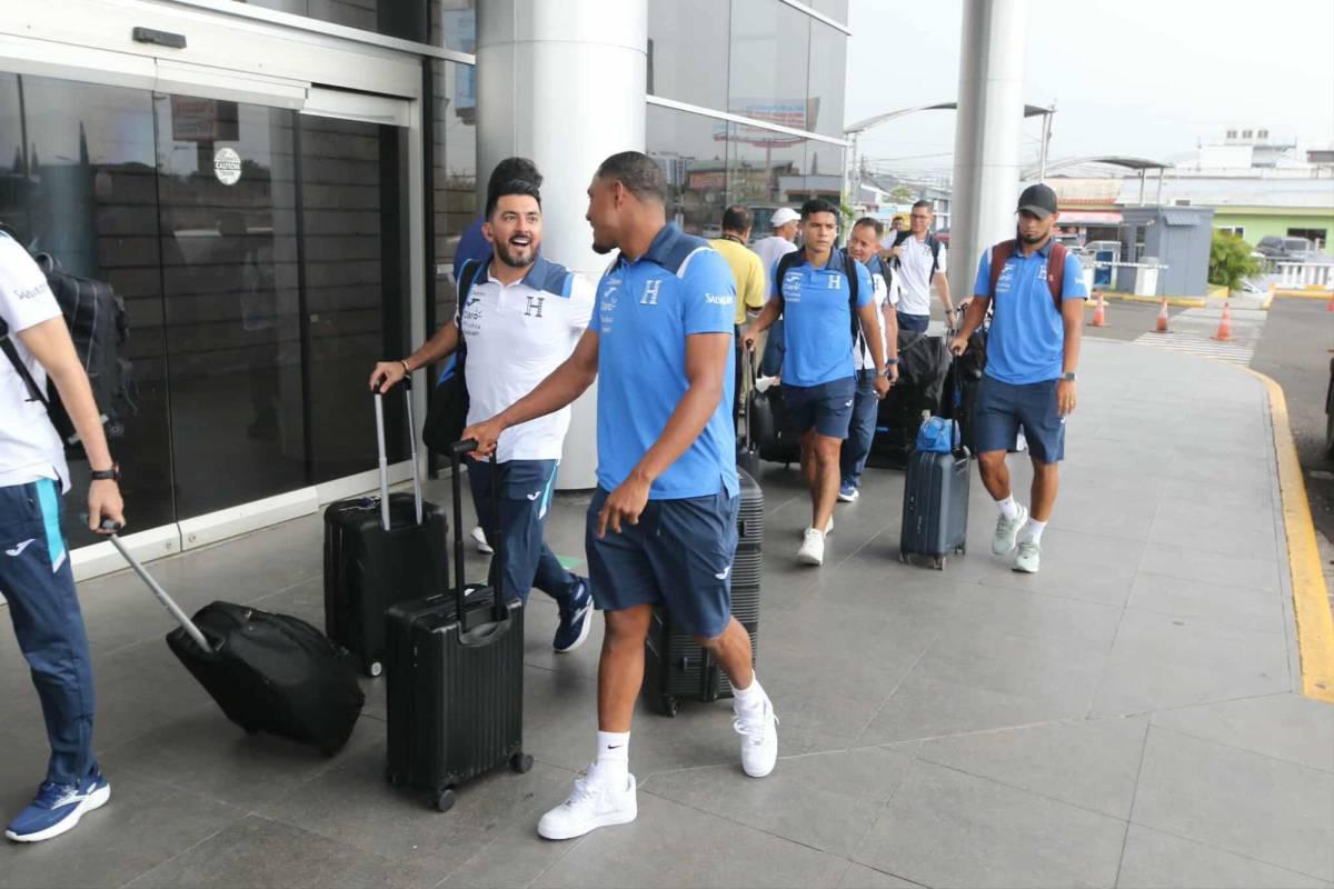 Con cara de pocos amigos llegaron seleccionados de Honduras a Tegucigalpa