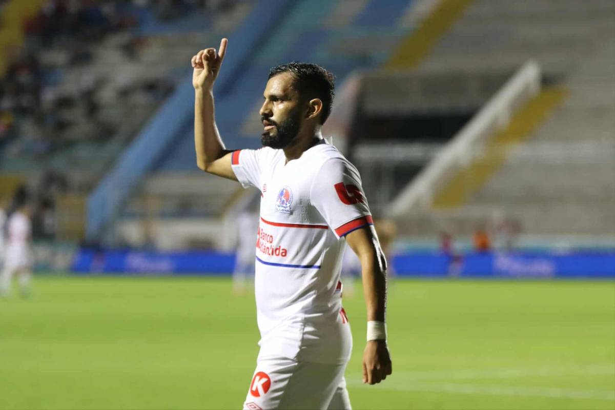 Lo que hizo Roxana Somoza, esposa de jugador roba suspiros, Edwin preocupa y felicidad de Olimpia