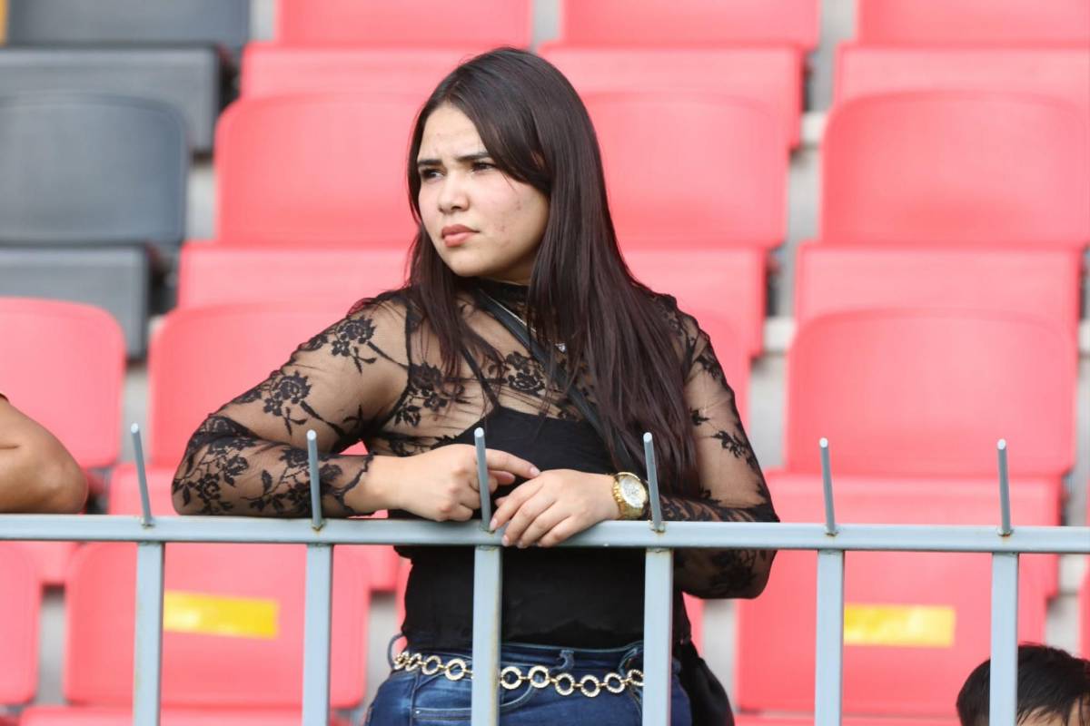 Aficionadas de Olimpia y Motagua deslumbran: Lindas chicas en los estadios de Liga Nacional