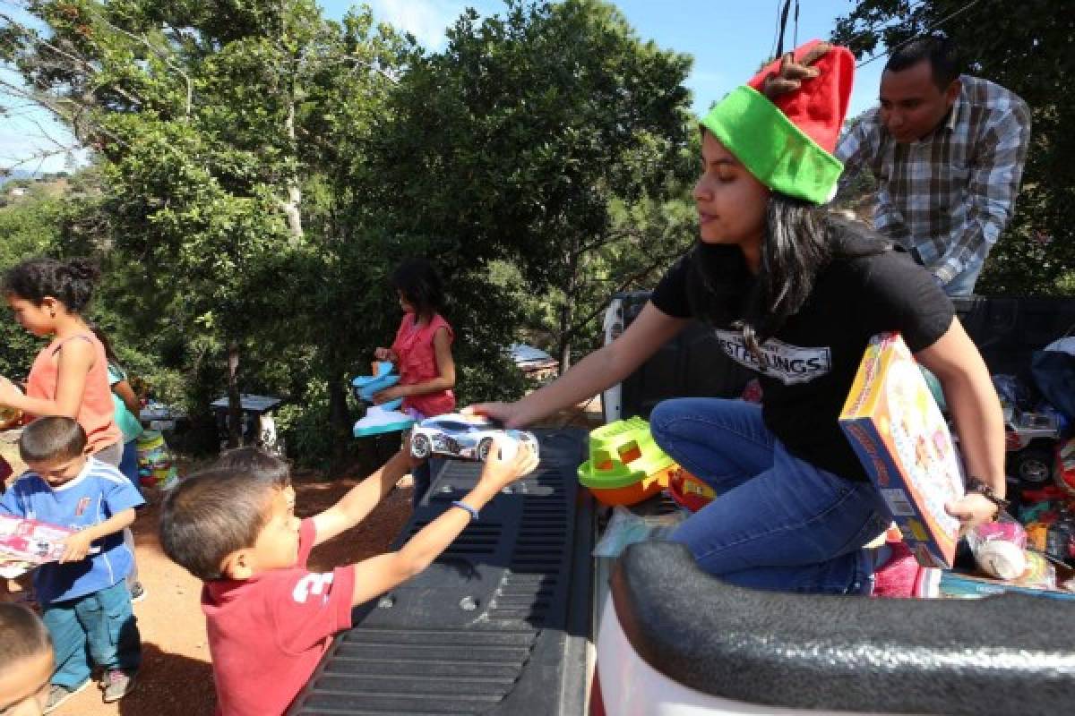 Dibujamos enormes sonrisas en los rostros infantiles en Los Pinos de Tegucigalpa