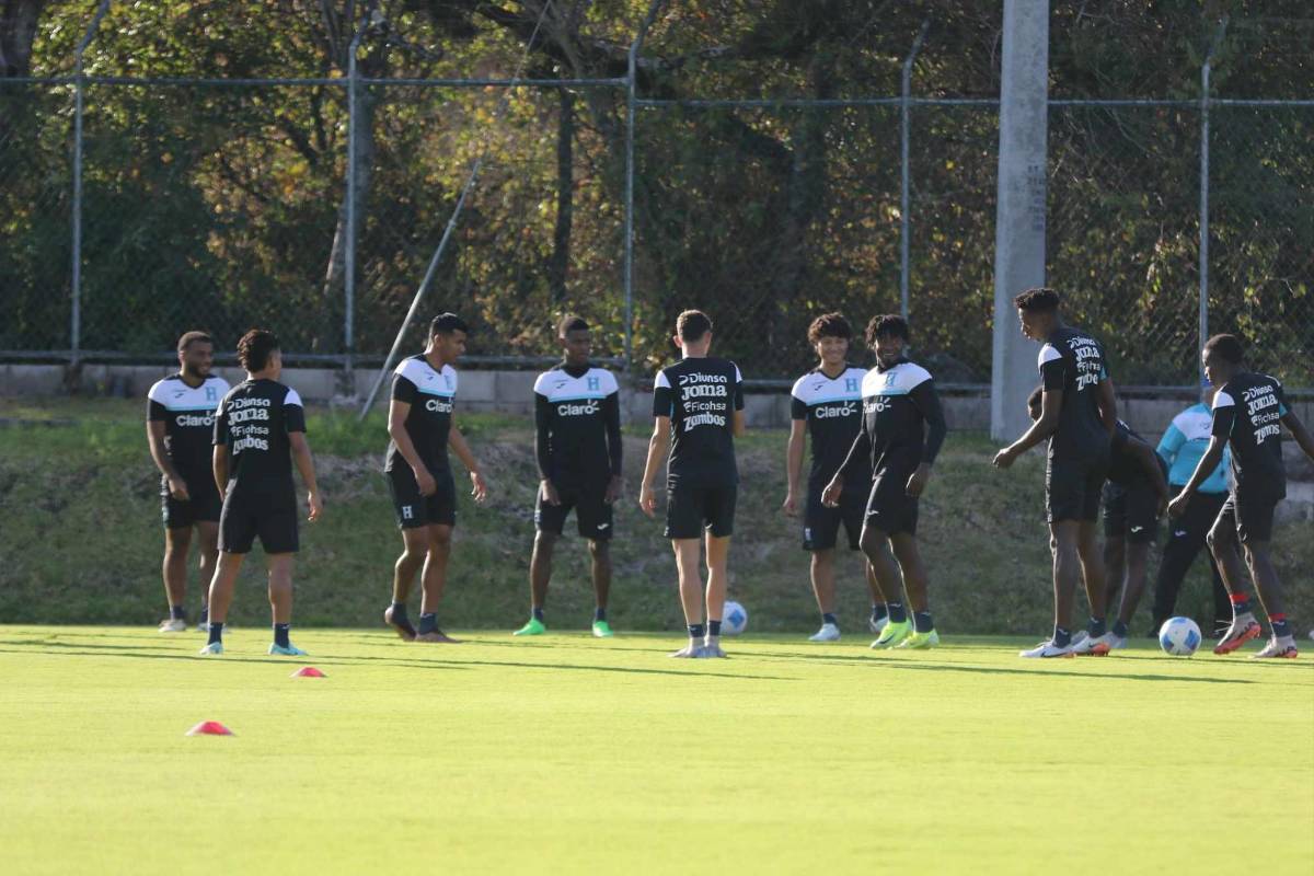 Caras nuevas, visita sorpresa y gran ambiente en primer entreno de la Selección de Honduras